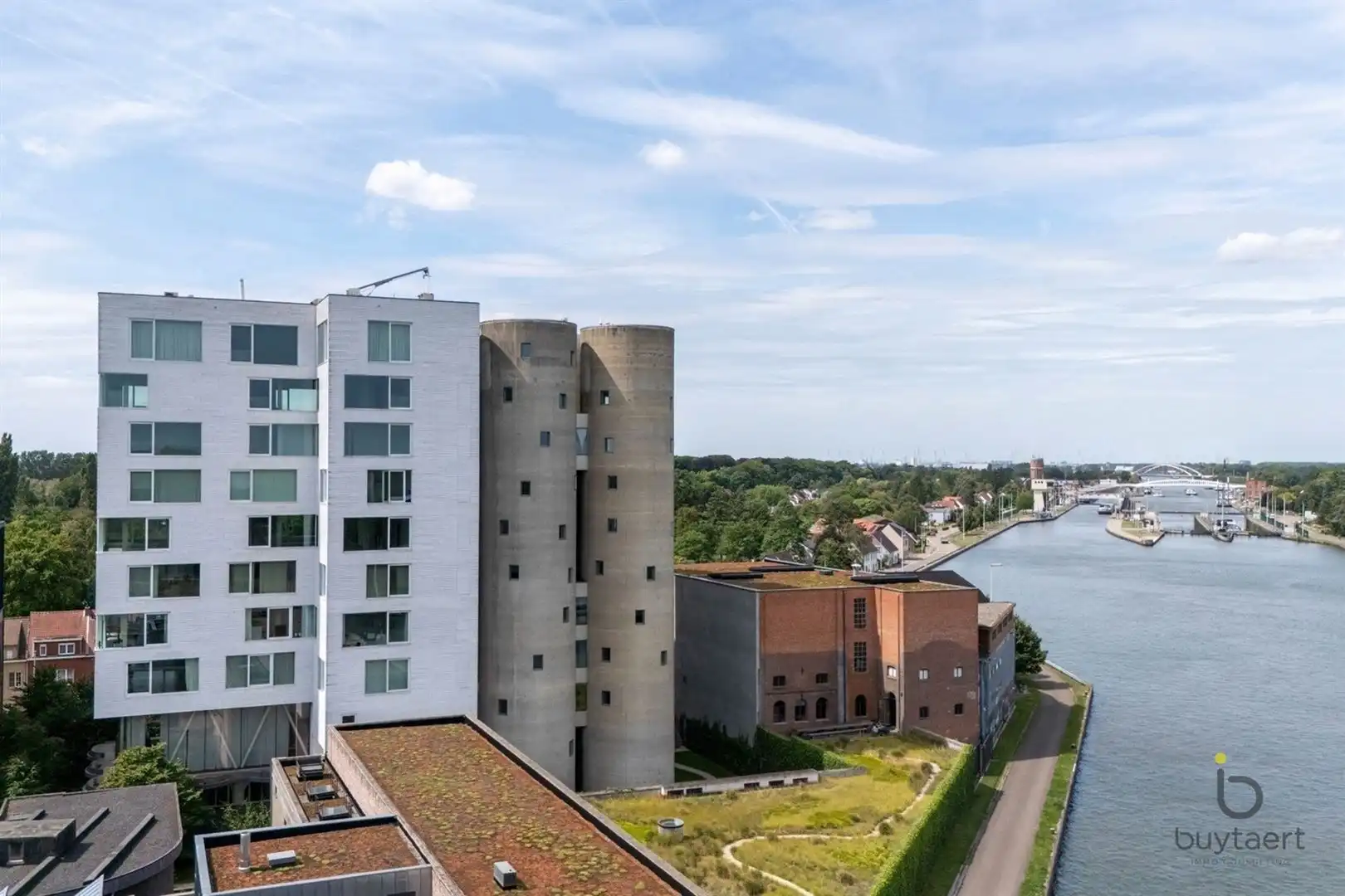 Wonen op een uitzonderlijke locatie met panoramisch uitzicht: exclusief appartement in de iconische Silo's foto {{pictureIndex}}