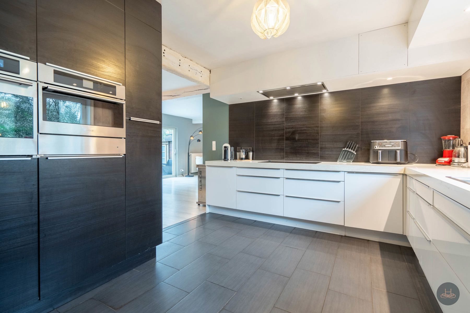 Unieke gerenoveerde villa in het groen met prachtig zwembad foto 16