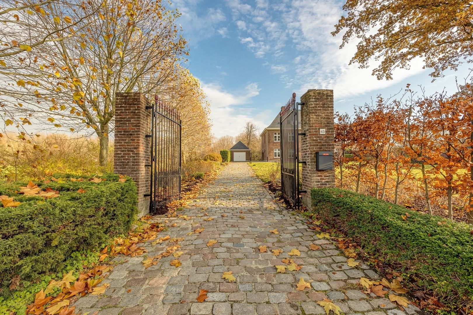 Een herenhuis met grandeur en een tuin om van te dromen foto 3