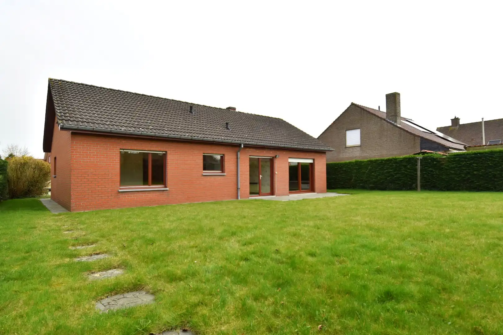 Ruime alleenstaande woning met 2 slaapkamers (mogelijkheid tot meer!), garage en zonnige tuin te koop in Gullegem foto 13