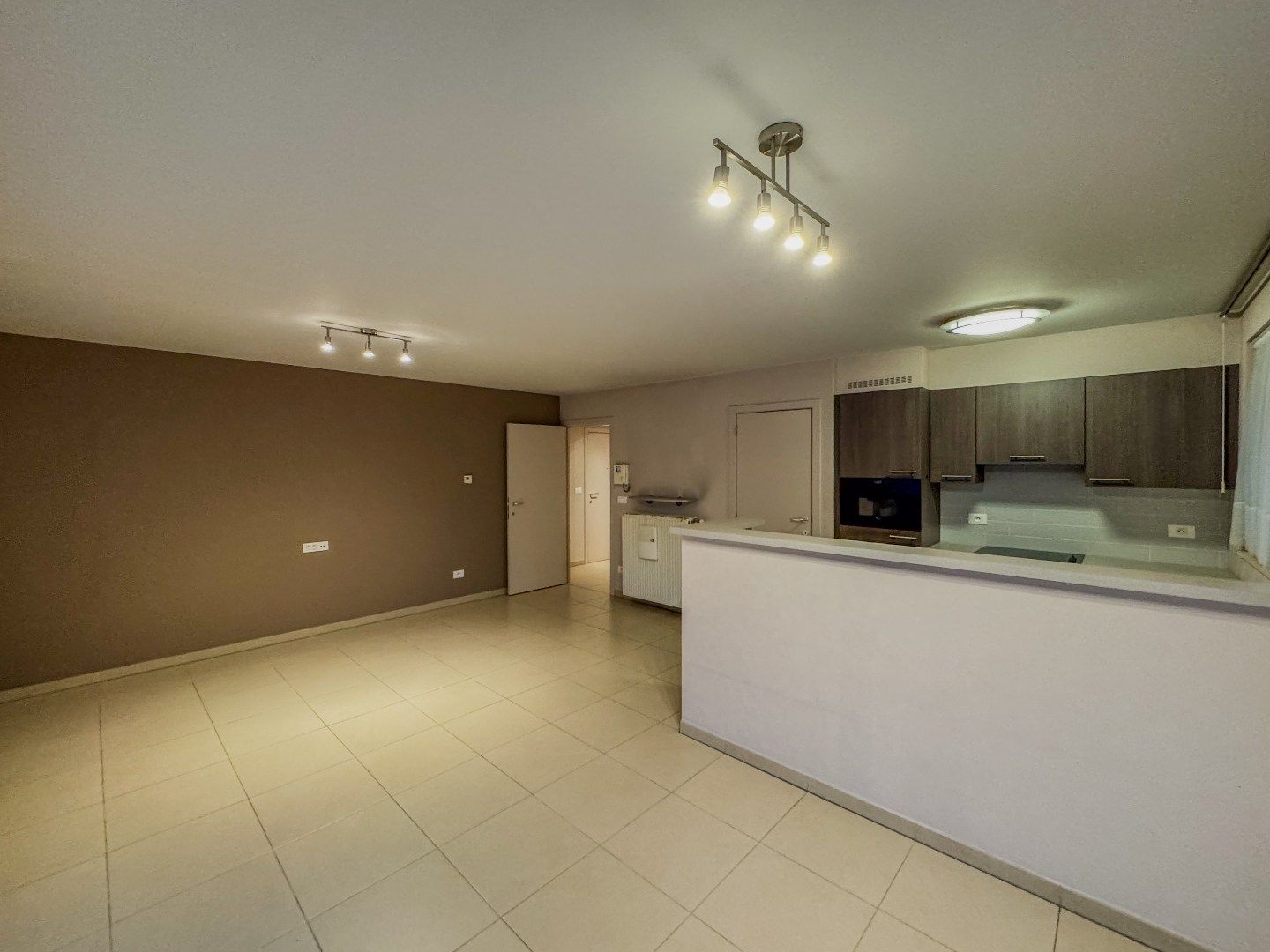 Gelijkvloers appartement met 2 slaapkamers in het centrum. foto 5