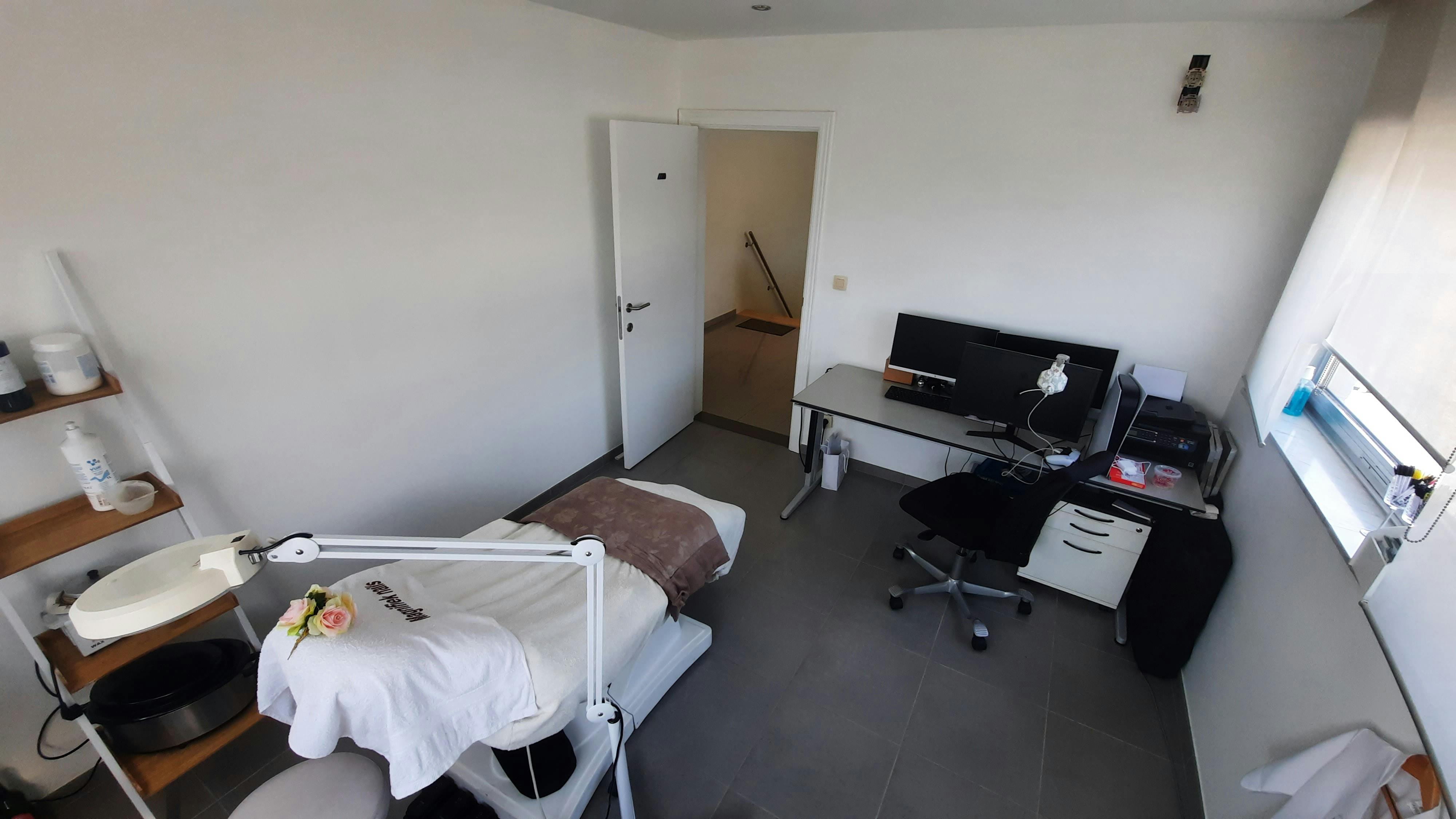 Industriegebouw met conciërge-appartement op 34a 60ca in Maaseik te koop foto 19