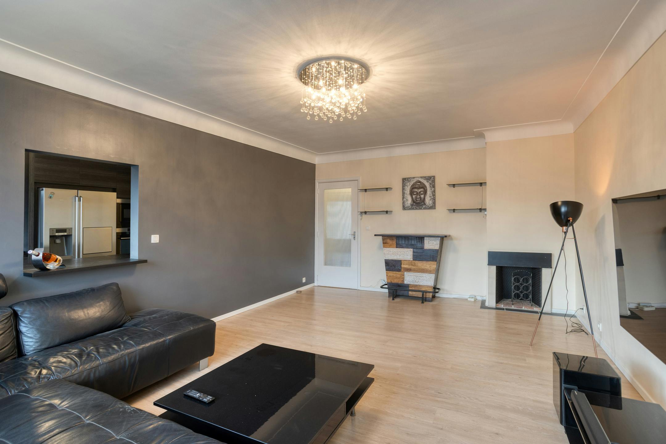 Totaal gerenoveerd appartement met 2 slaapkamers, terras en privé garagebox te centrum Strombeek foto 5