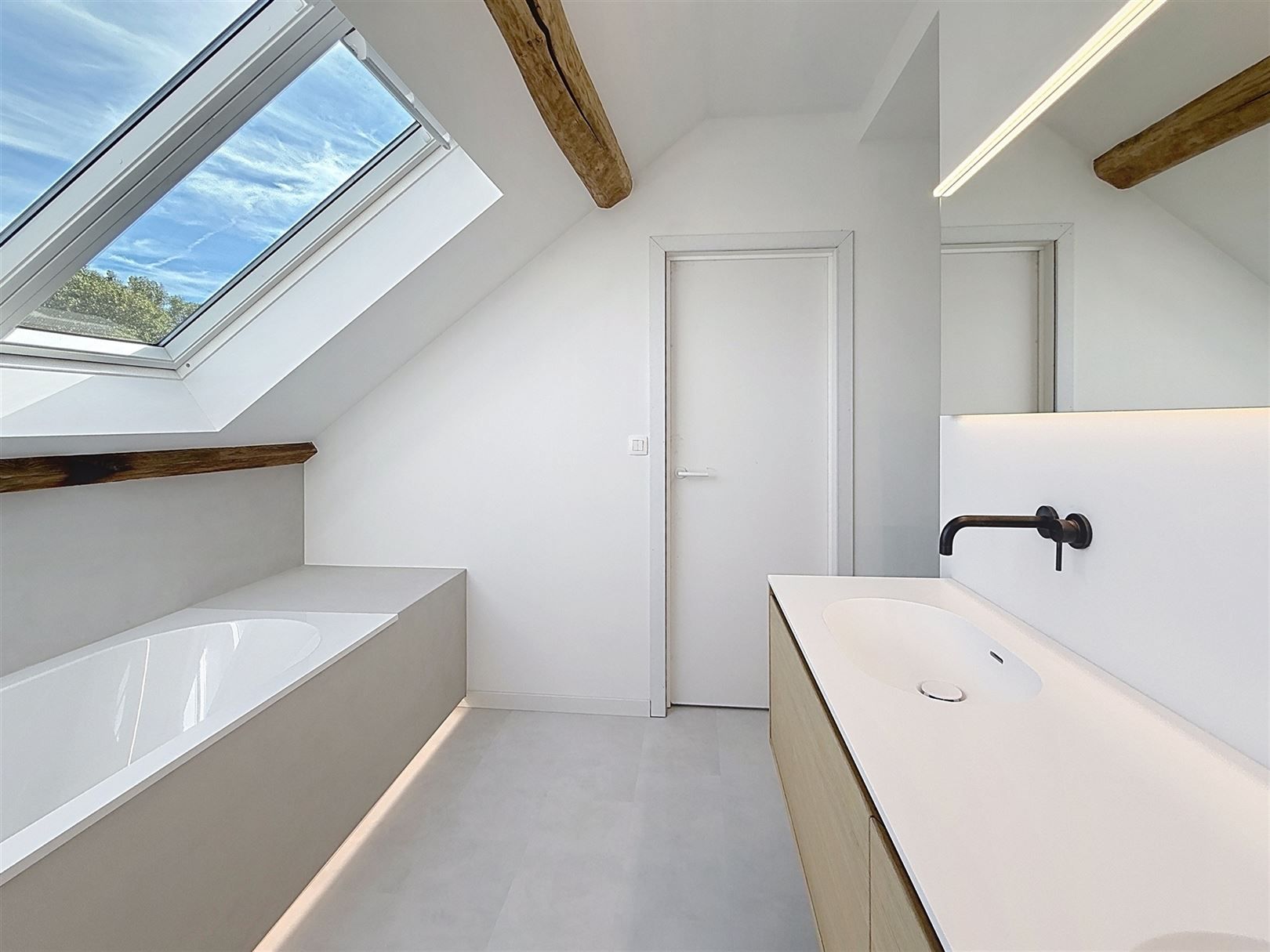 Energiezuinige, volledig gerenoveerde hoeve met bijgebouwen, 7a 83ca foto 30