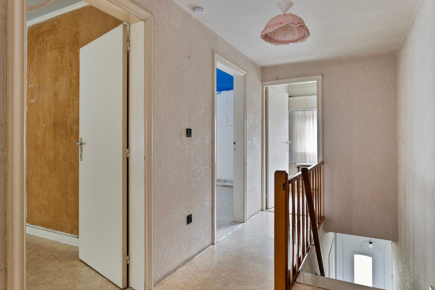 Te renoveren hoeve met authentieke schuur en stallen foto 15
