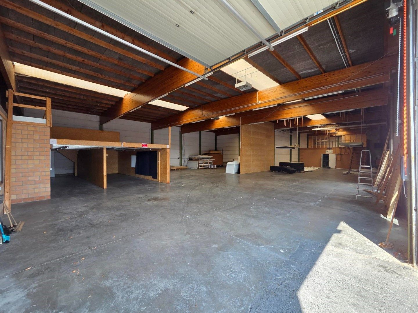 Opslagruimte van 555m² met bureel foto 4
