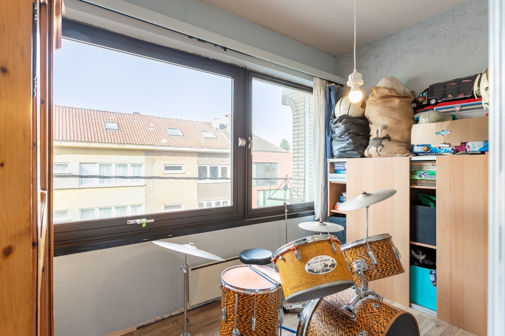 Solide woning met 6 slaapkamers, tuin en garage  foto 19