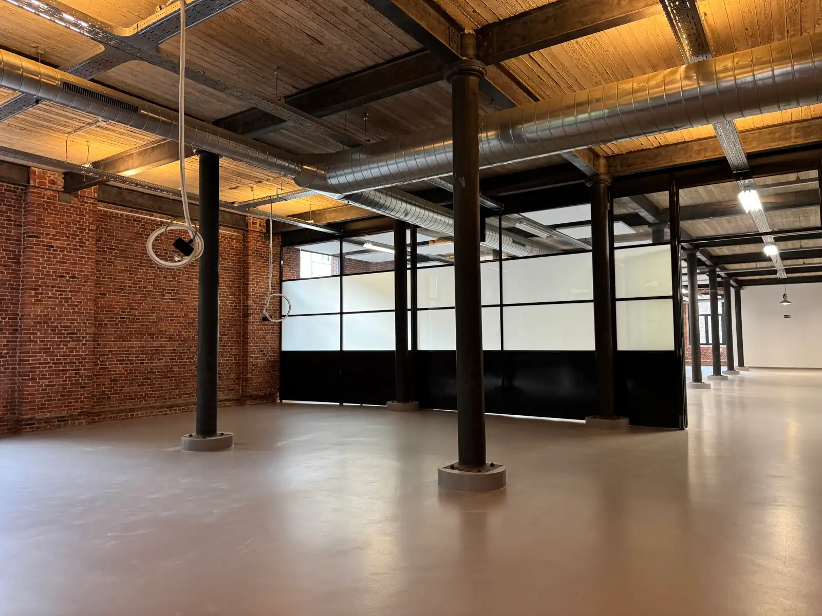 Loftkantoor (530m²) in industrieel gebouw. foto 10