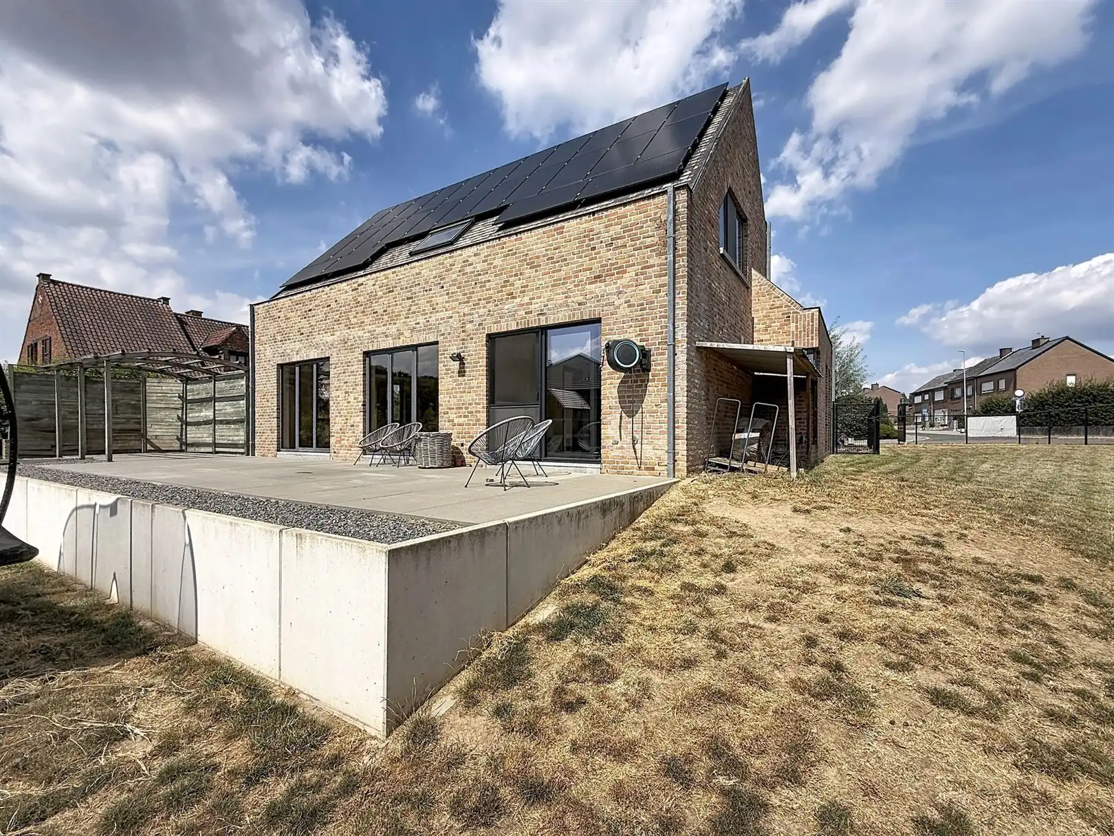Huis met praktijkruimte, 4 slpks,  2 bdks, 10a 34ca foto 5