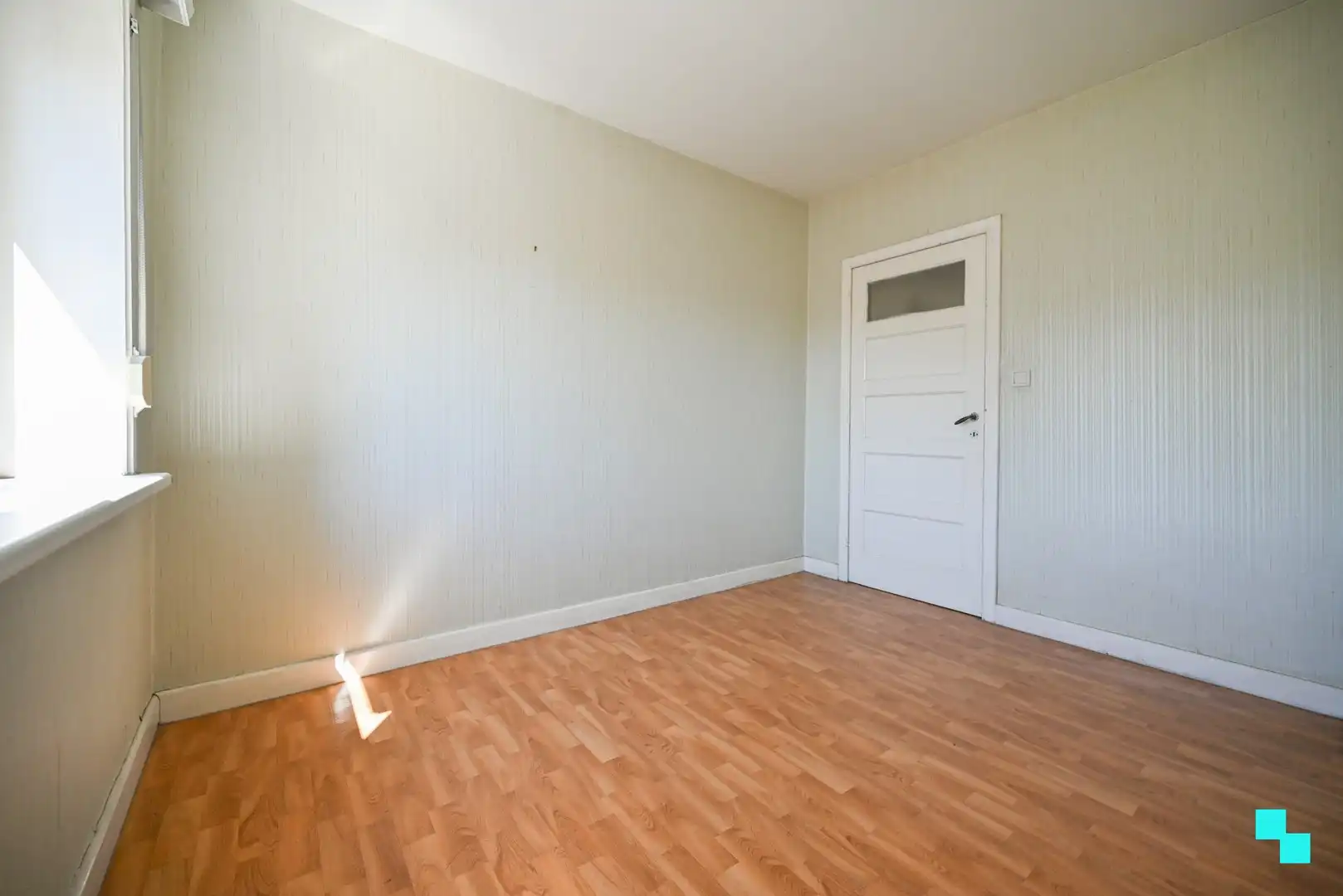 Te renoveren halfopen bebouwing met garage foto 22