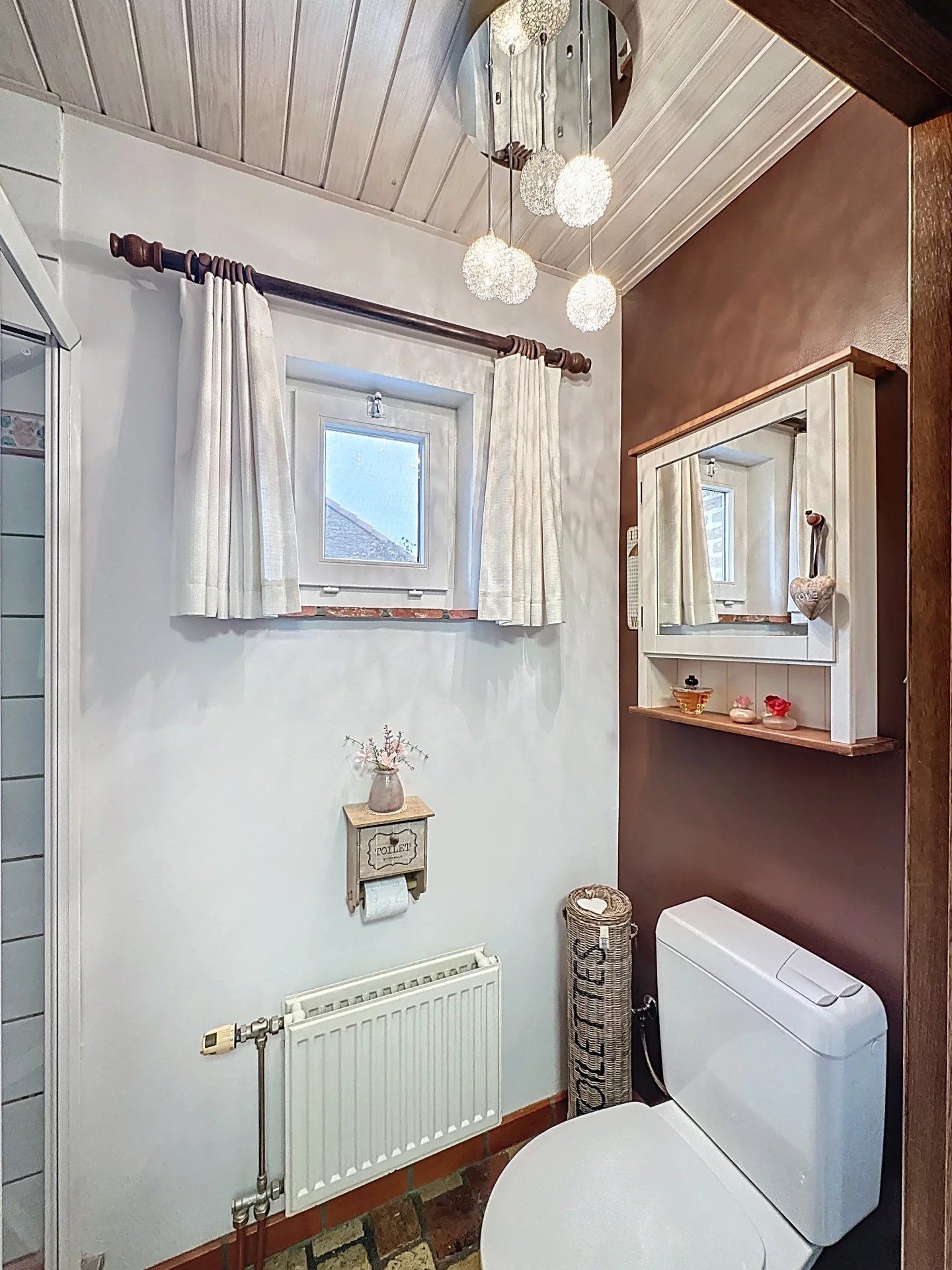 Zeer verzorgde landelijke woning op prachtig perceel met 3 slaapkamers en 2 badkamers. foto 17