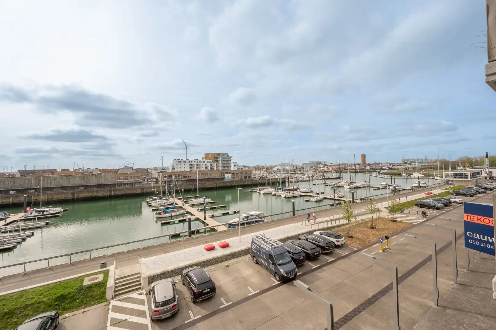 Zonnig appartement met 2 slaapkamers en terras met zicht op de jachthaven foto 12
