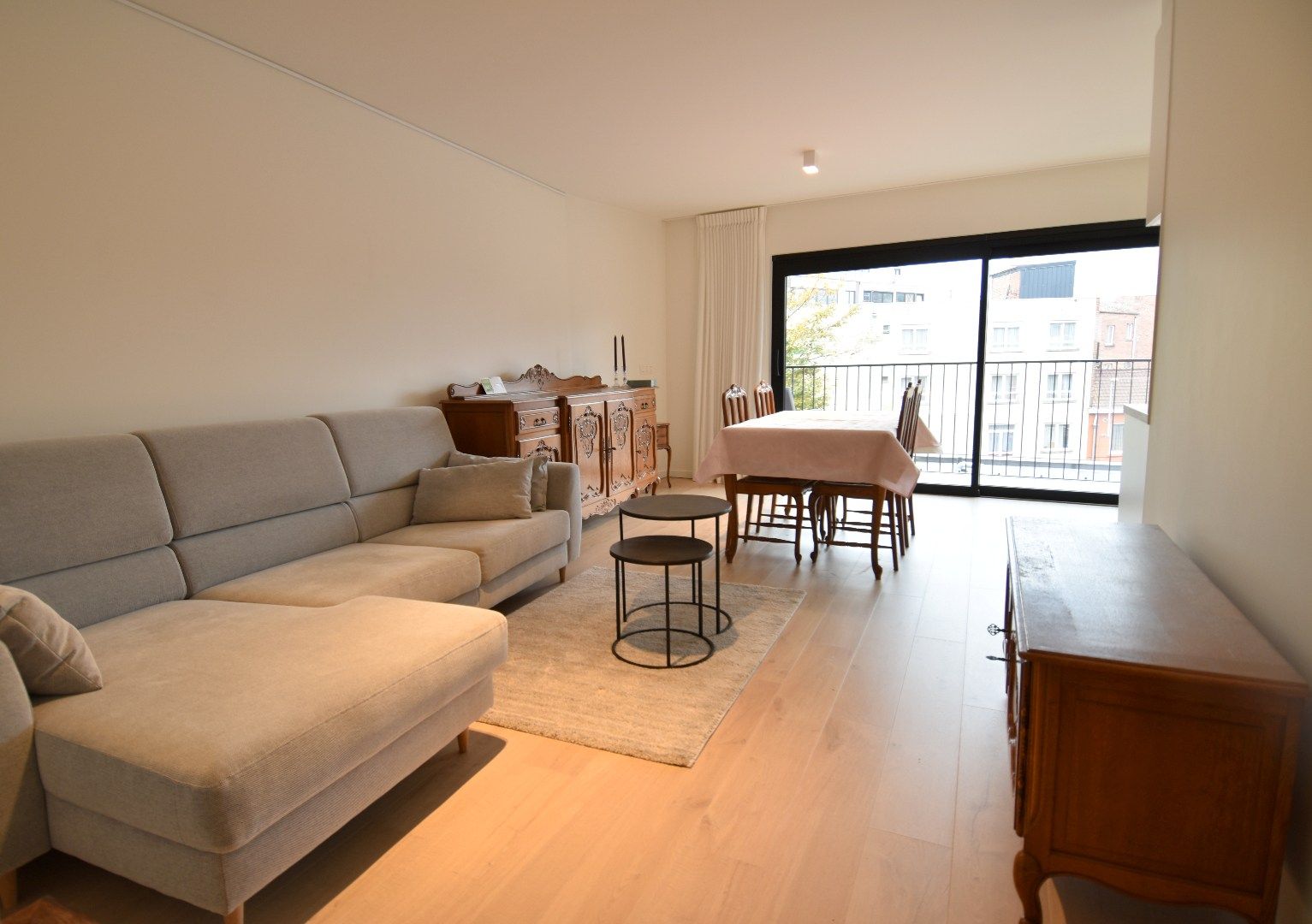 Luxe 1 slaapkamer appartement met terras in centrum Kortrijk foto {{pictureIndex}}