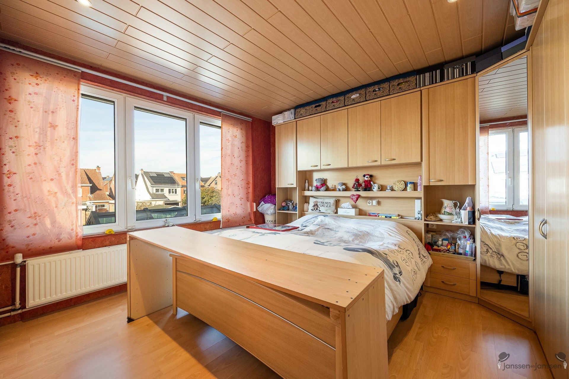 Ruime woning met bijgebouw op een perceel van 497m². foto 16