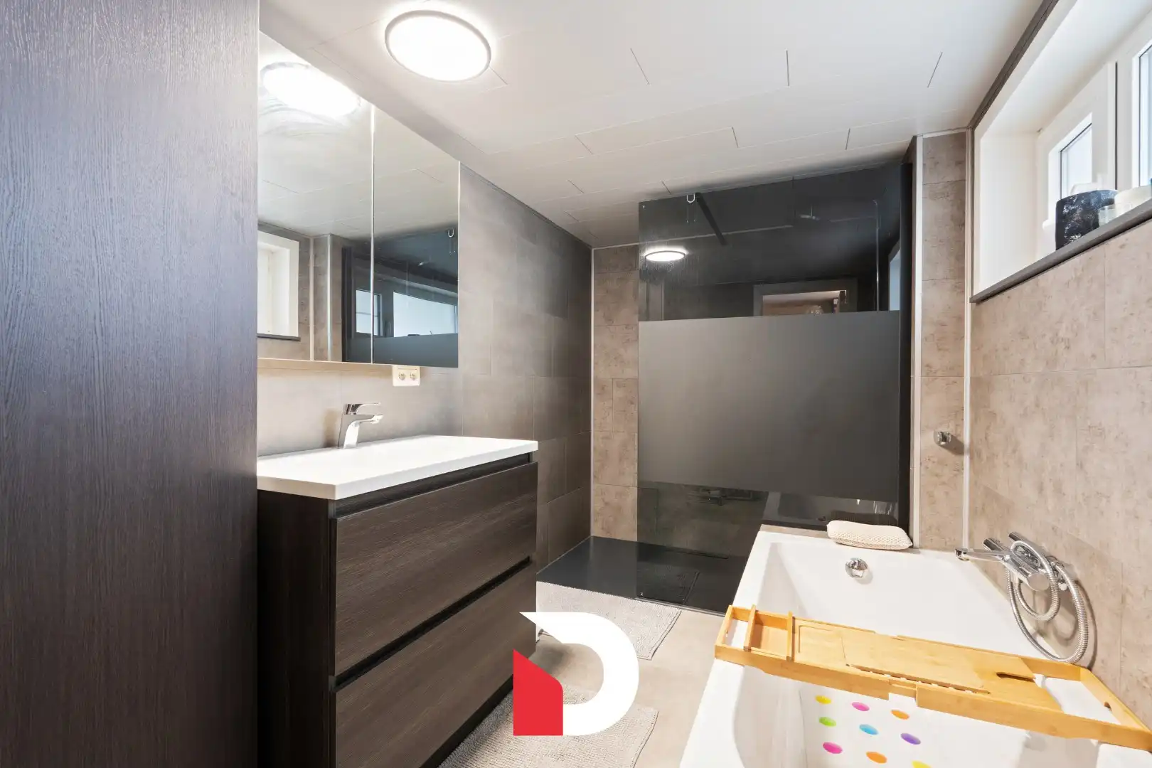 Instapklare gezinswoning met 3slk. en inpandige garage vlakbij Centrum Brugge. foto 16