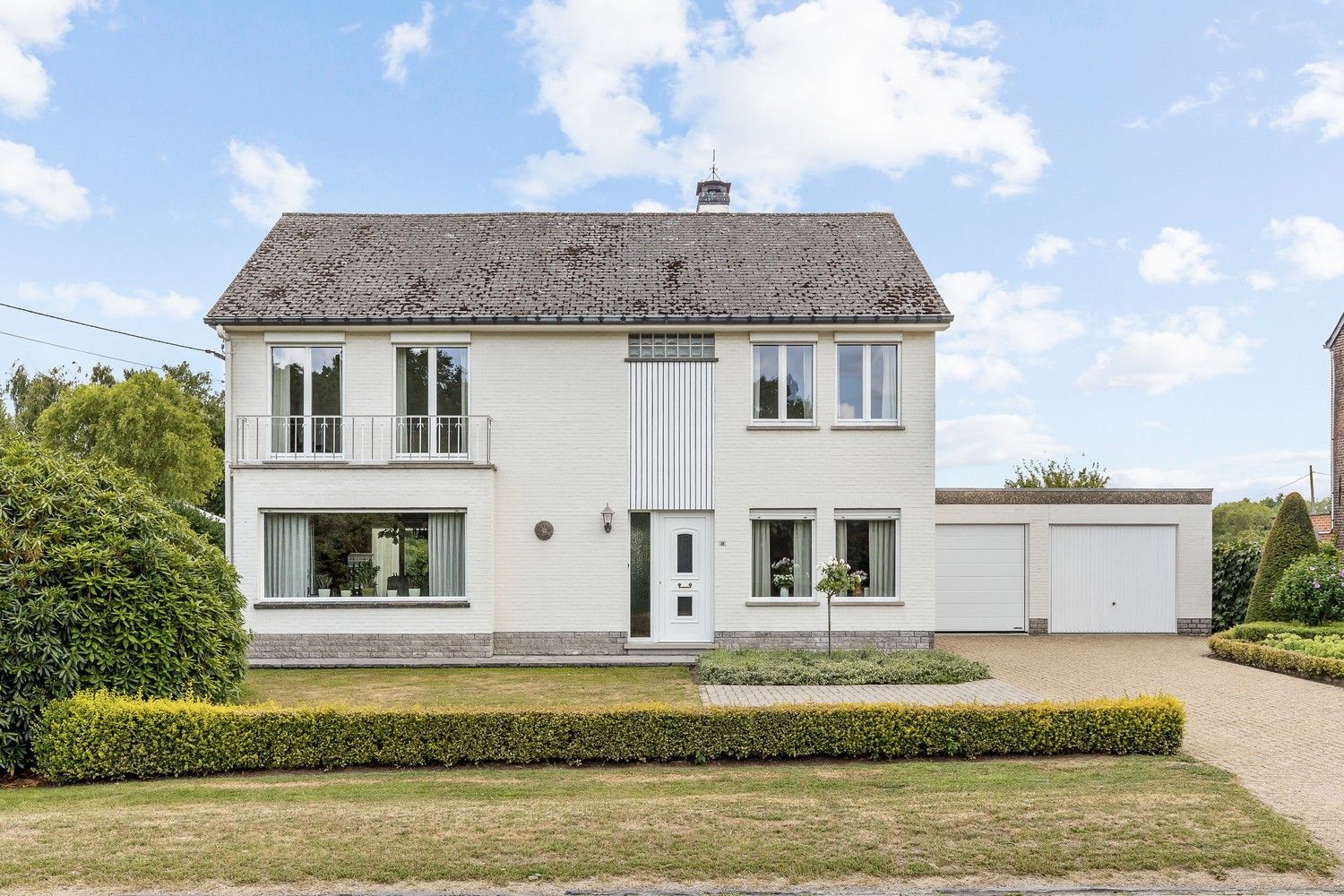 Perfect onderhouden woning met 4 Slpkrs op 1469m2 met zicht op de velden foto {{pictureIndex}}