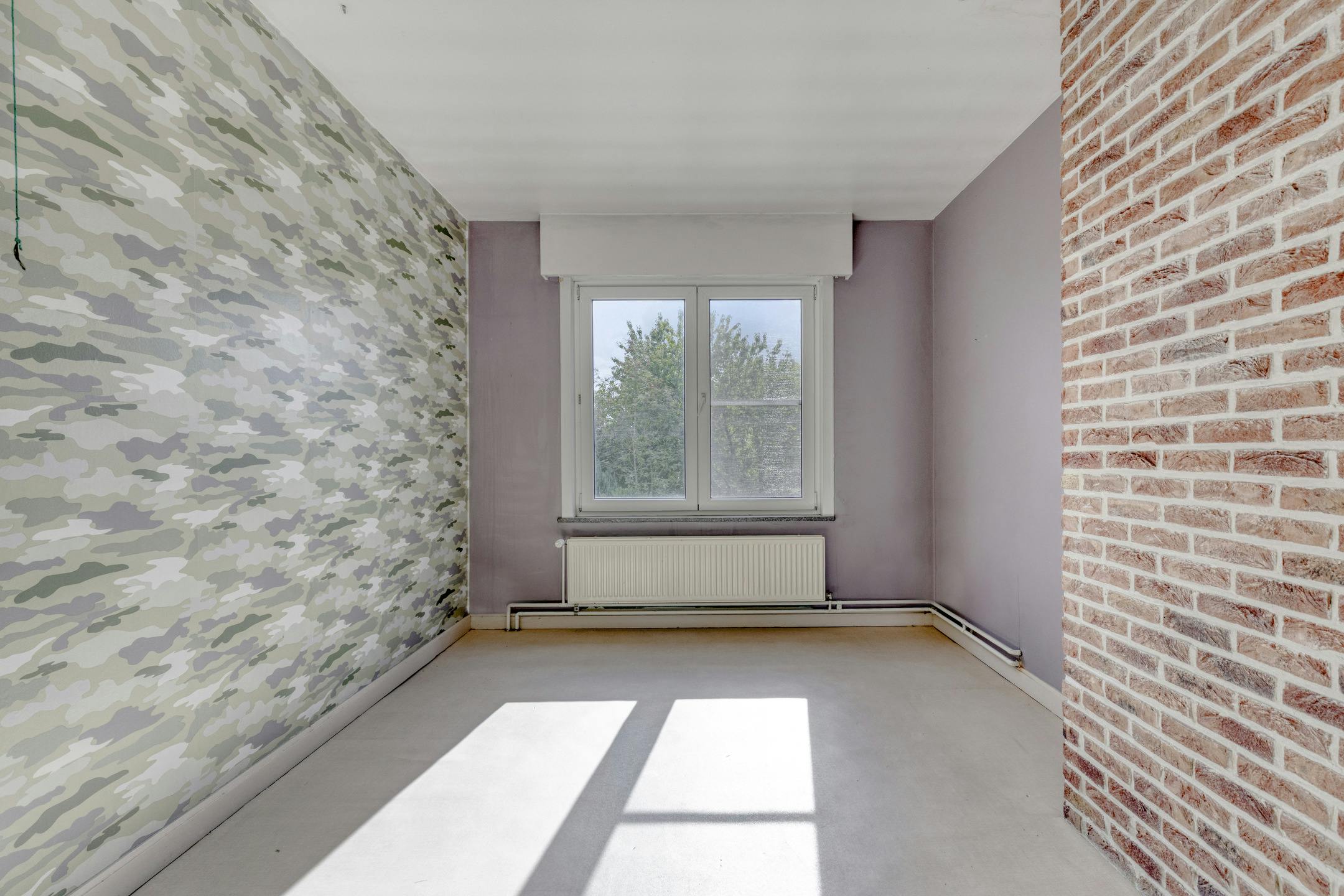 Ruime woning met tuin & potentieel in hartje Landegem foto 12