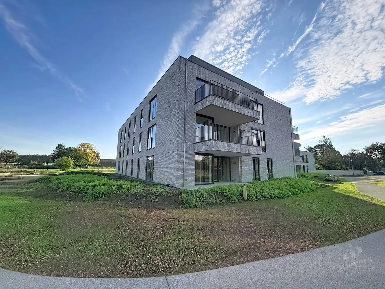 Lichtrijk nieuwbouwappartement met twee slaapkamers en terras in Zonhoven foto 2