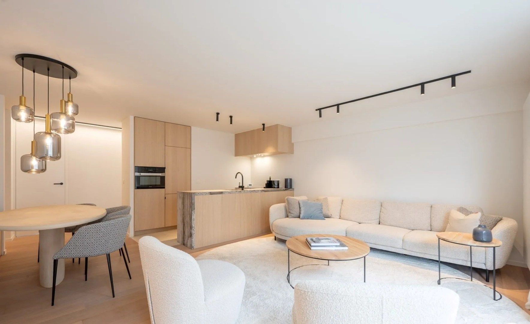 Subliem gerenoveerd appartement vlakbij de Groentemarkt foto {{pictureIndex}}