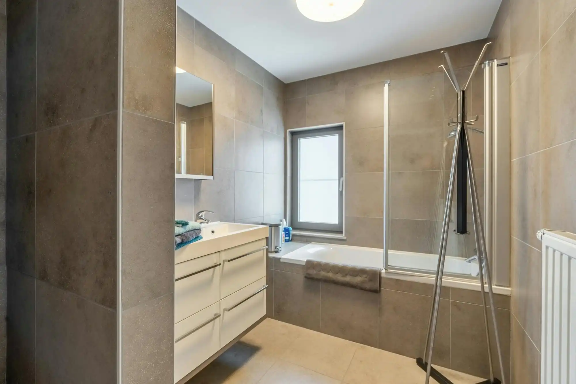 Gerenoveerde woning met praktijkruimte en 4 slaapkamers centrum Diepenbeek foto 18