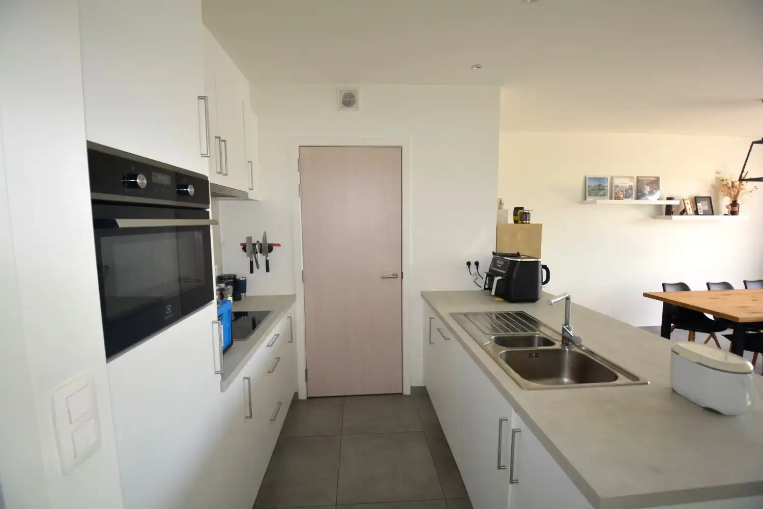 RECENT APPARTEMENT MET 2 SLK, TERRAS EN PARKING! foto 4