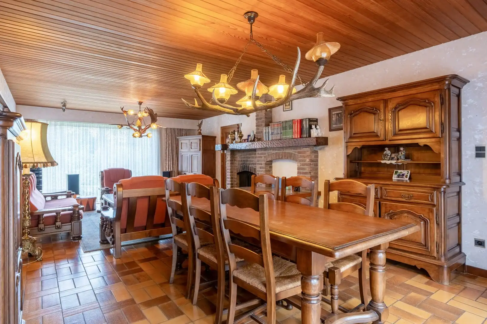 Ruime open bebouwing met 6 slaapkamers op een perceel van 13a 44ca foto 8