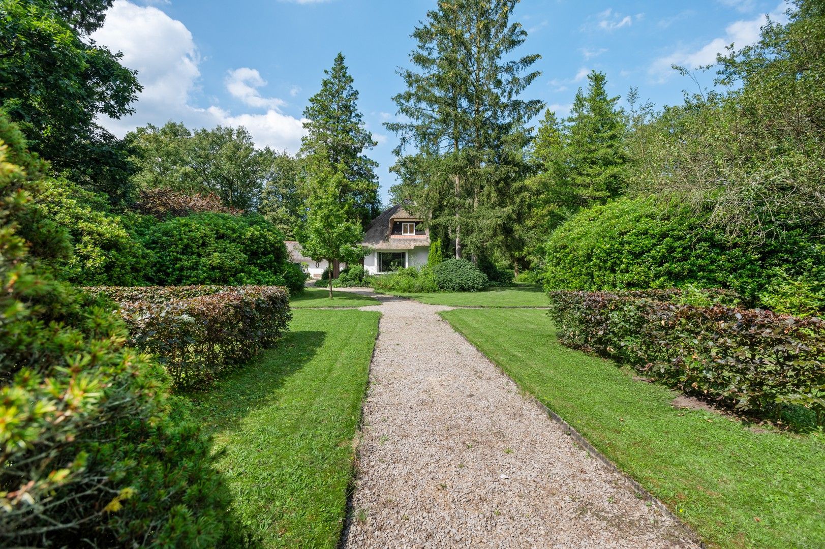 Romantische villa met grote tuin en veel privacy in Schoten foto 27