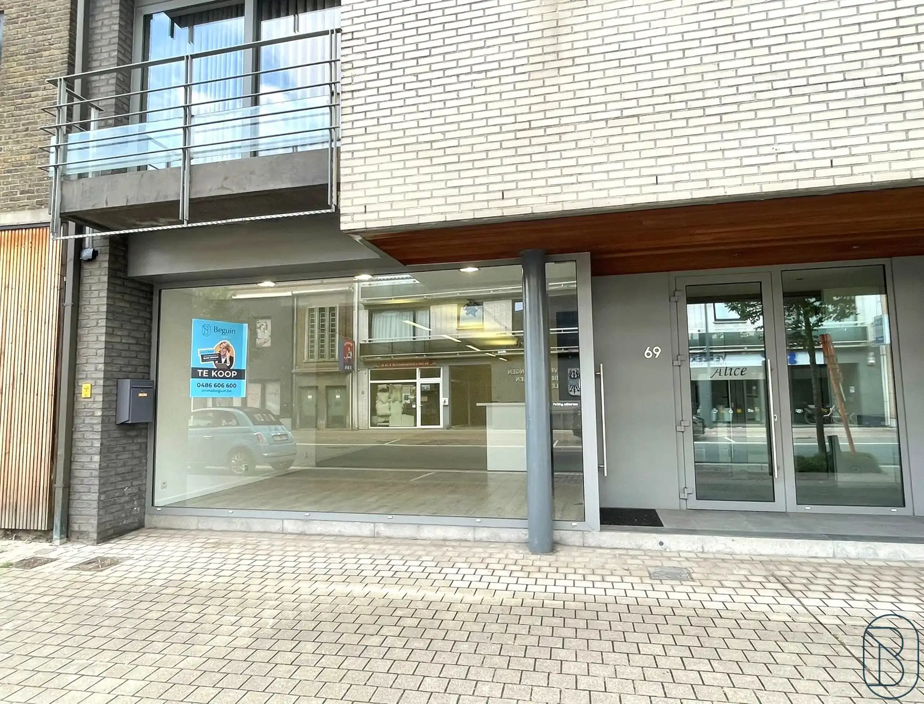 TOPgelegen leuke handelsruimte met 2 parkeerplaatsen!  foto 4