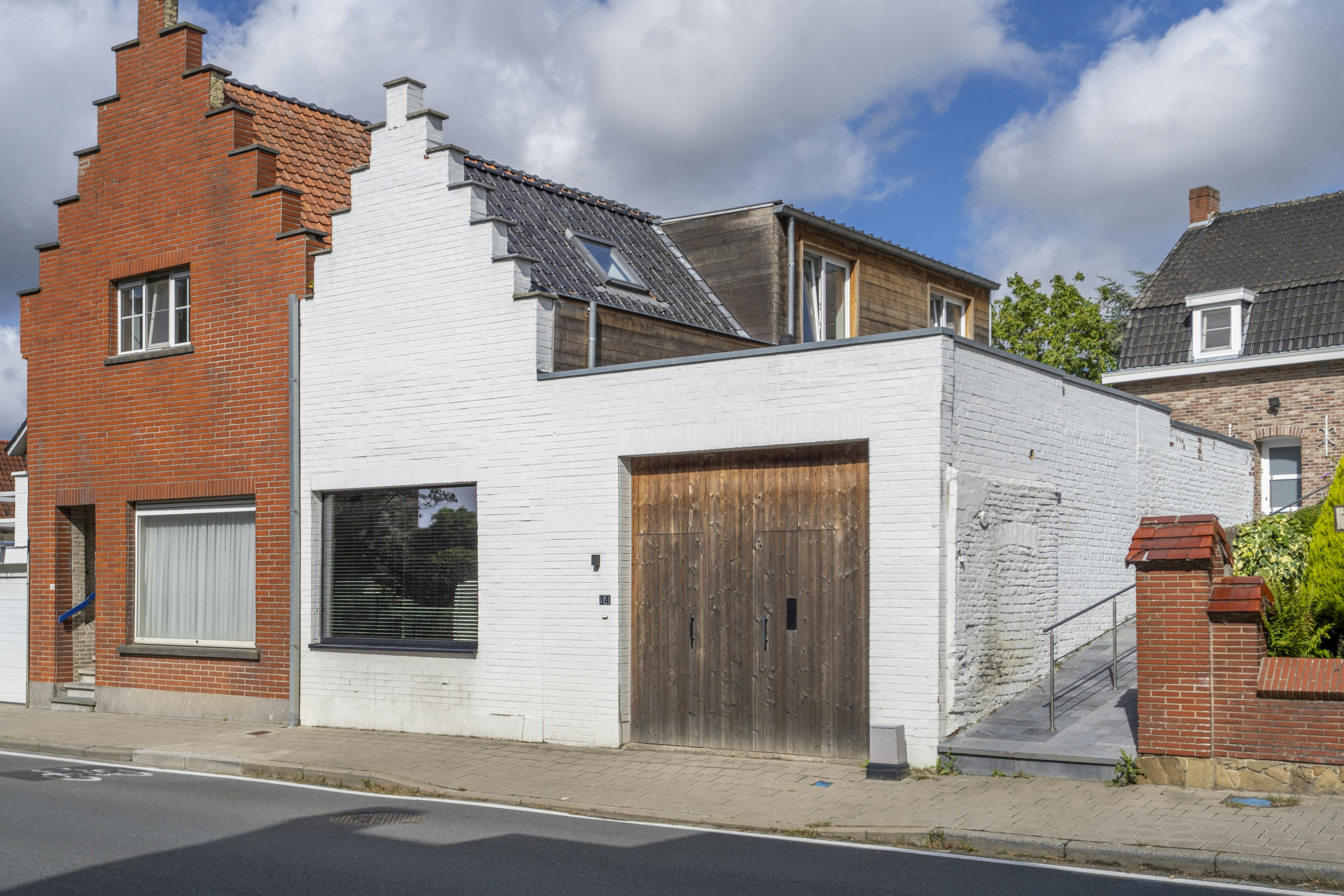 Instapklare en recent gerenoveerde woning te koop in Anzegem foto 2