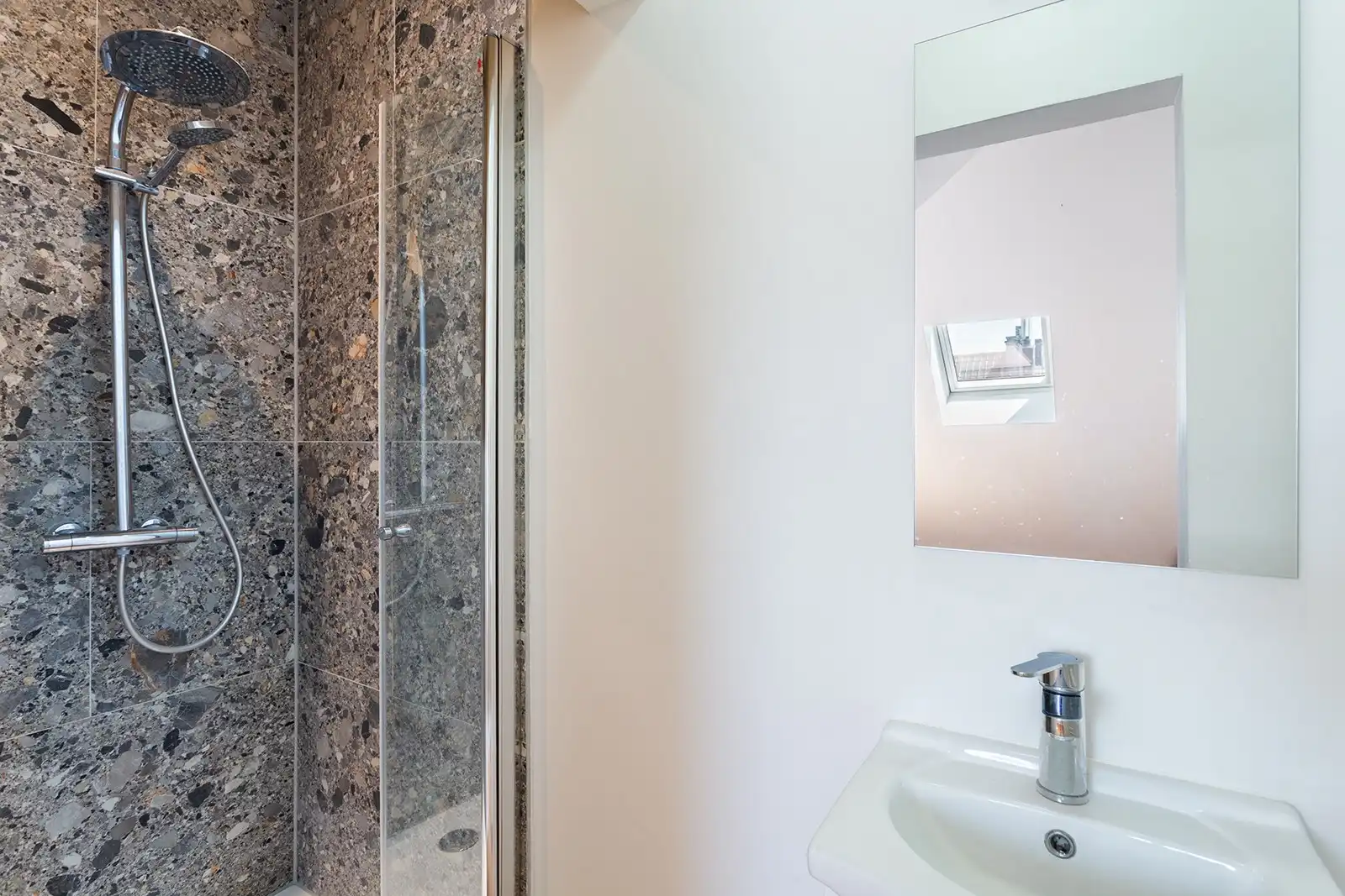 Modern wonen onder de Antwerpse skyline foto 12
