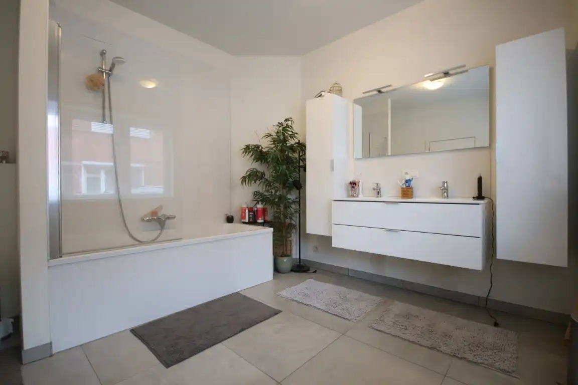 Zeer gunstig gelegen rijwoning met ruime tuin dichtbij het centrum van Sint-Truiden foto 8