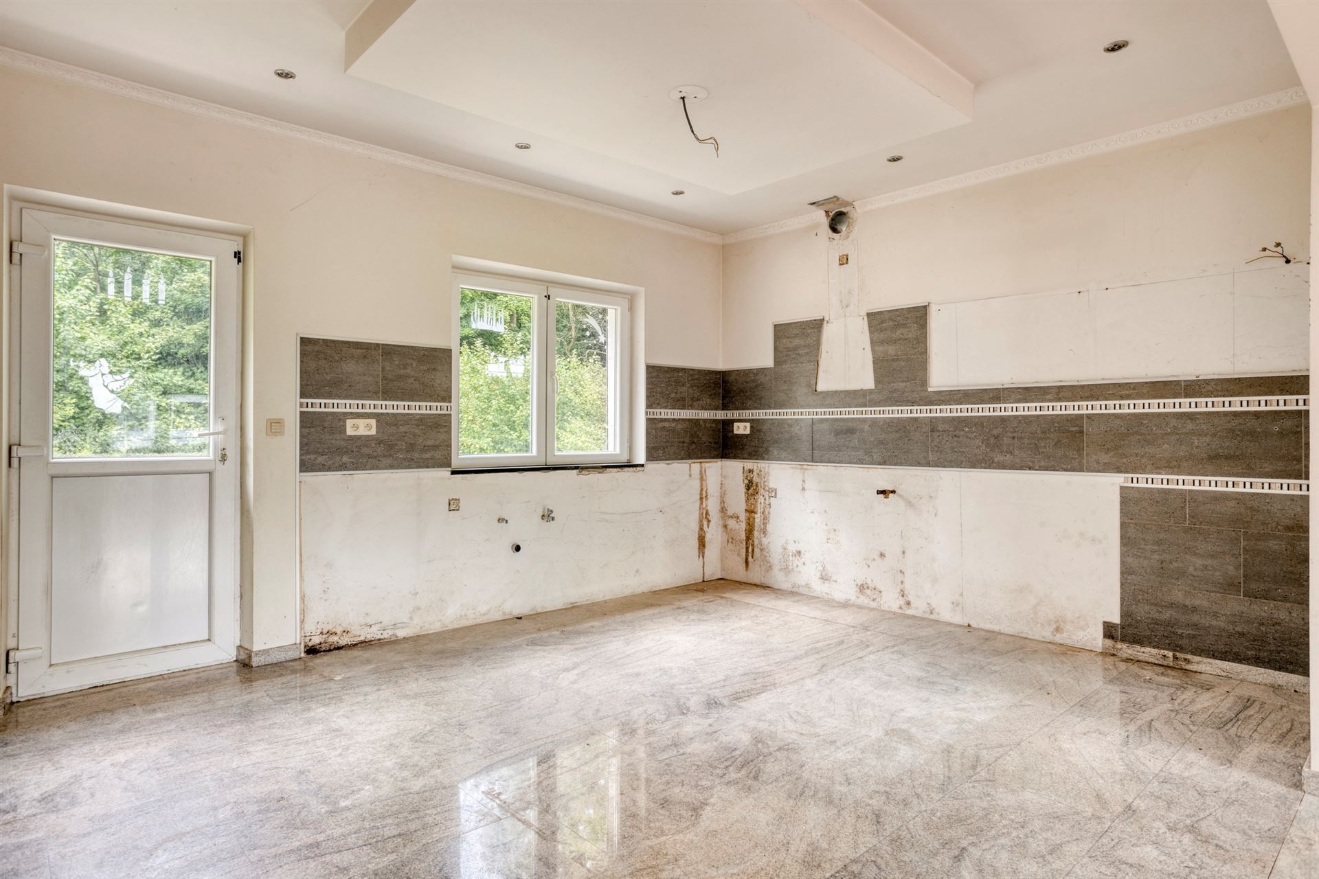 Klassieke villa met enorm potentieel in rustige wijk foto 11