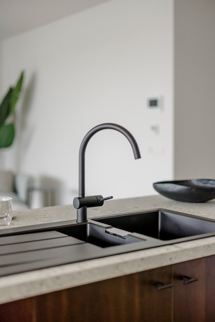 Ruim en lichtrijk appartement te koop in centrum Waregem foto 3