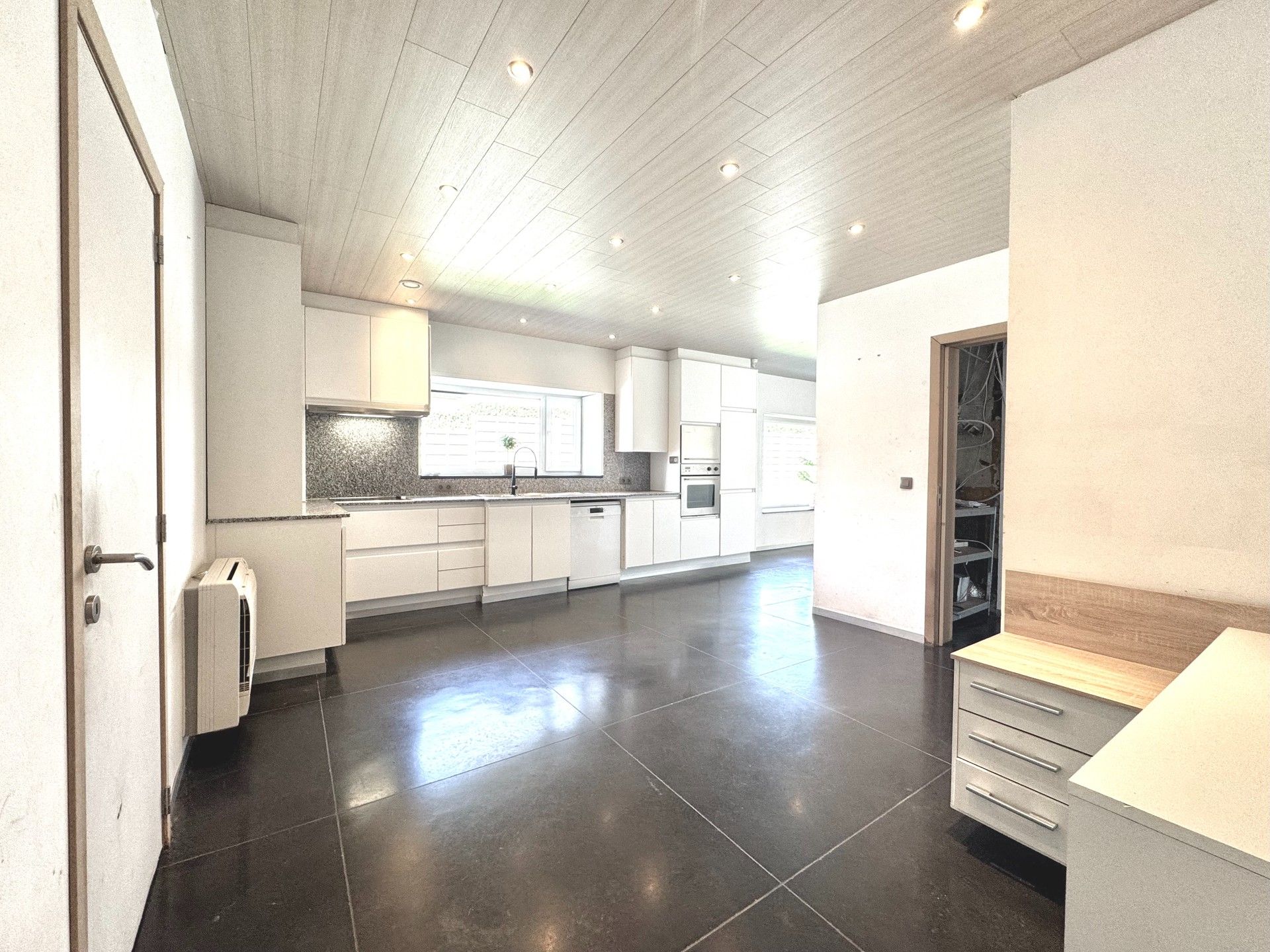 VRIJSTAANDE ENERGIEZUINIGE WONING MET GROTE GARAGE - 836 M² foto 17