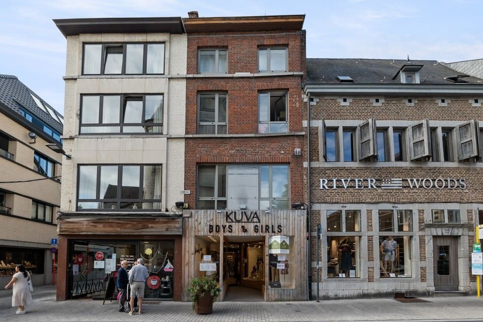 KNAP HANDELSPAND TE HUUR IN HET CENTRUM VAN SINT-TRUIDEN foto {{pictureIndex}}