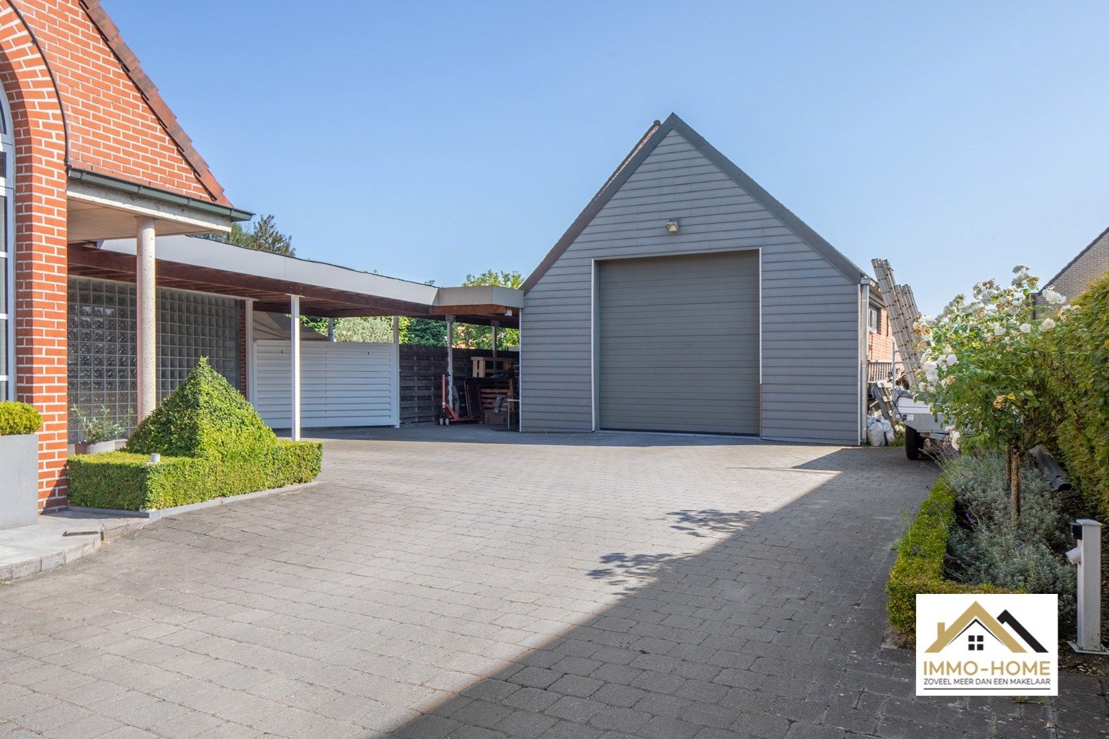 Gerenoveerde woning met groot magazijn!  foto 1