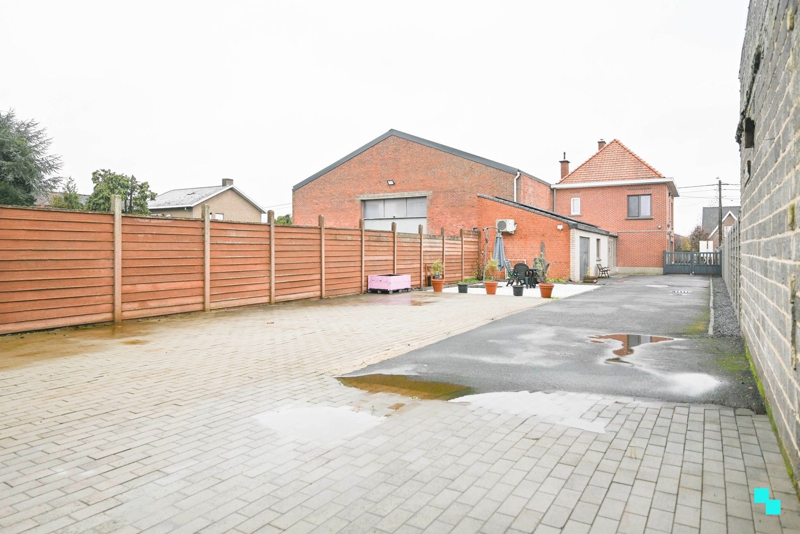 Ruime, gerenoveerde woning nabij centrum Oostrozebeke foto 18