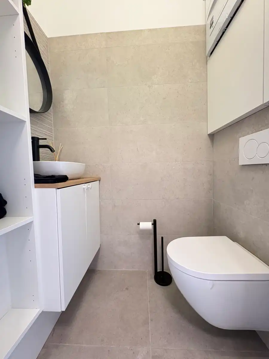 Luxueus afgewerkt en volledig gerenoveerd 2-slpk app. foto 9