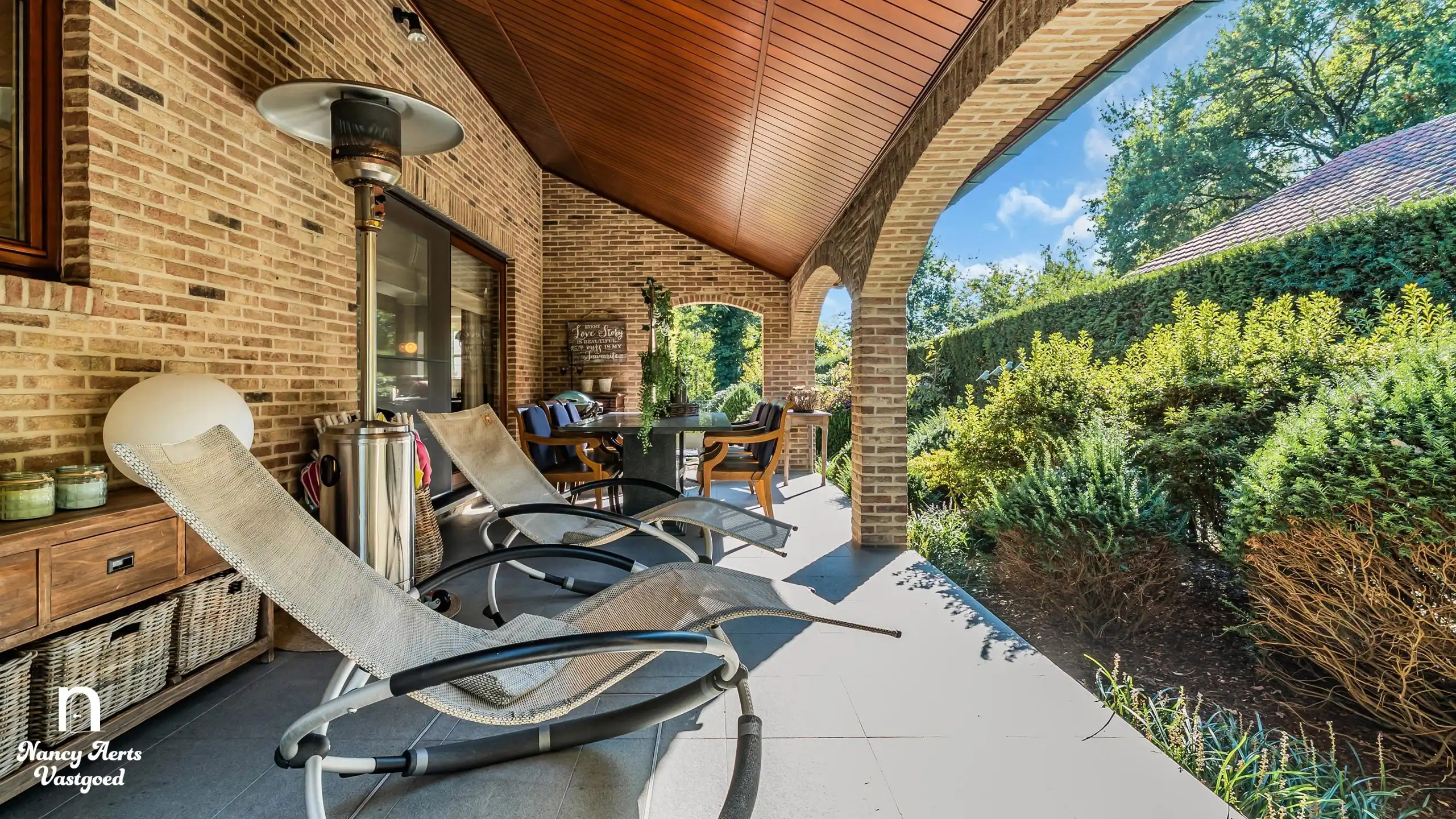 Karaktervolle villa met natuurzwembad en poolhouse in Genk foto 29