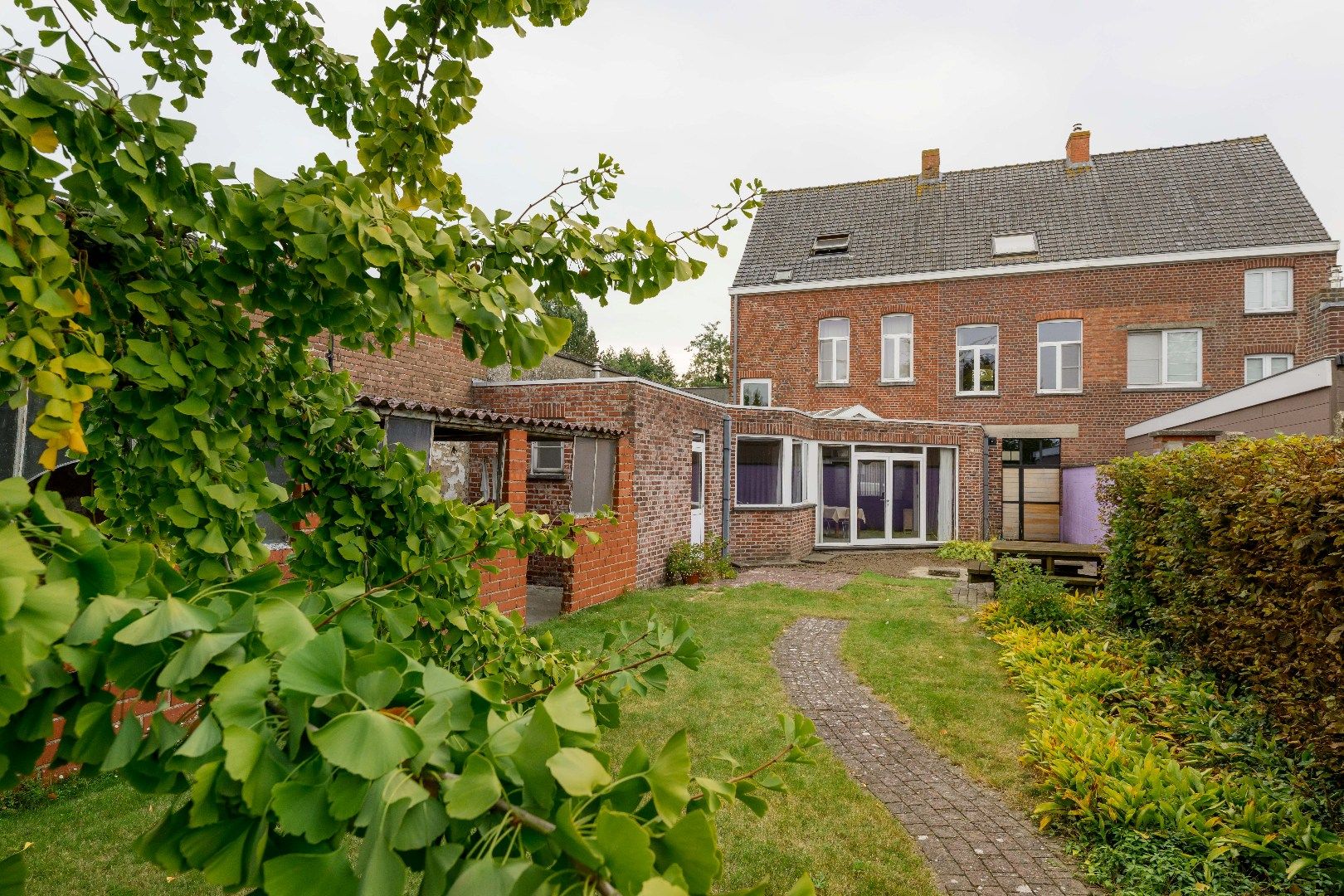AUTHENTIEKE INTERBELLUM WONING OP 705 m² MET GARAGE en TUIN  foto 2