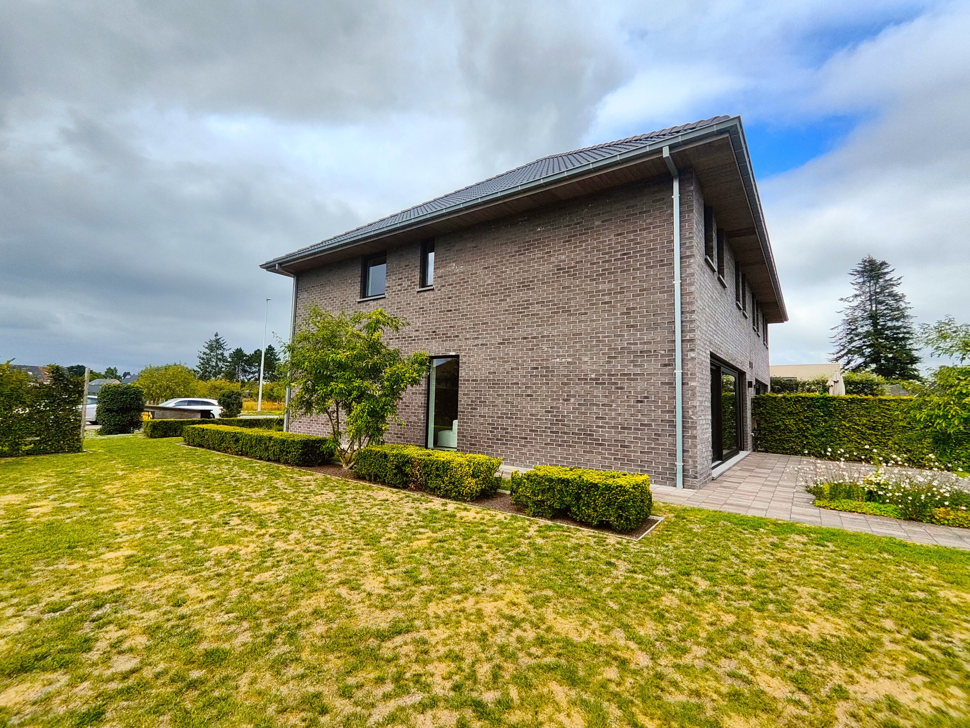 *Nieuwbouw half-open woning te koop vlak aan de duinen te Oostende! foto 2