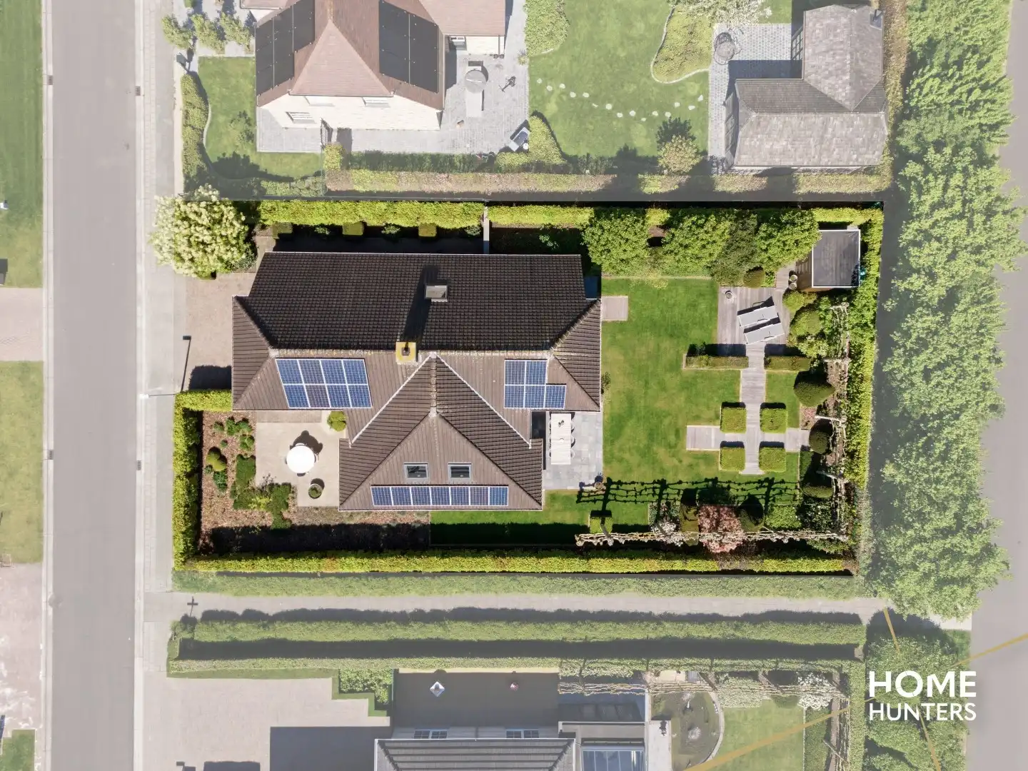 luxe villa met 4 slaapkamers, ruime tuin en een dubbele garage op een rustige locatie te Ieper foto 40