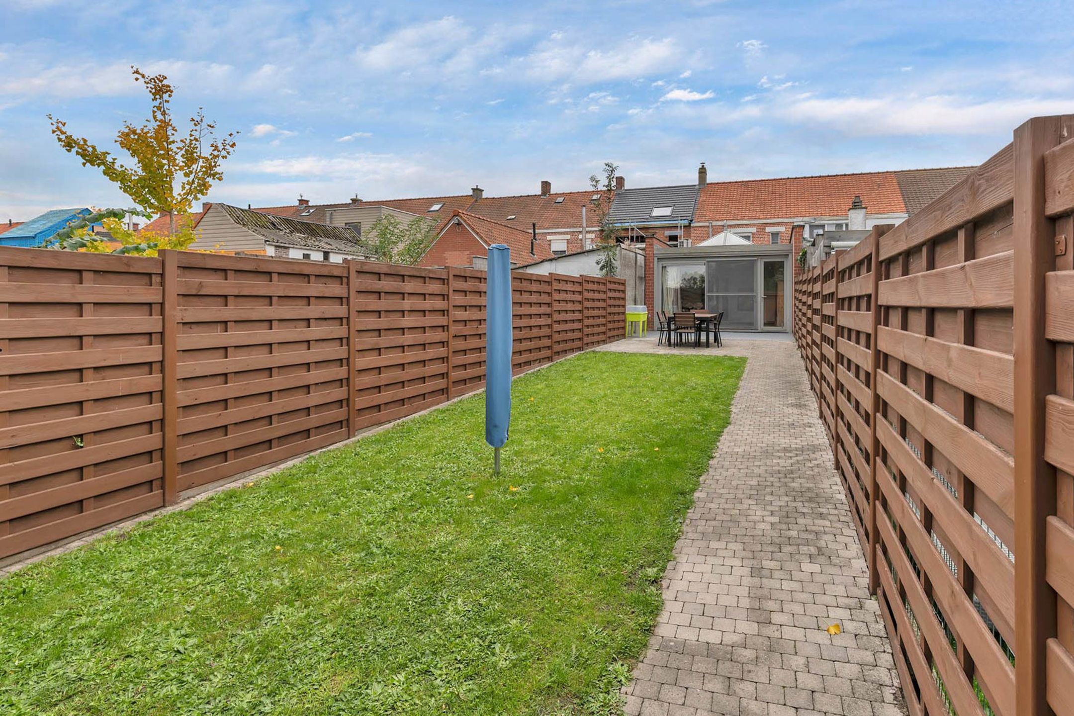 Instapklare gesloten woning met achteruitweg en garage  foto 15