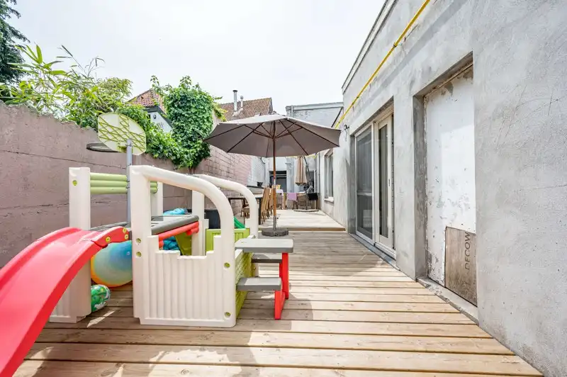 Gerenoveerde ruime gezinswoning met handelsruimte, garage, tuin en 3 slaapkamers op een perceel van 391 m² in het centrum van Wakken. foto 25