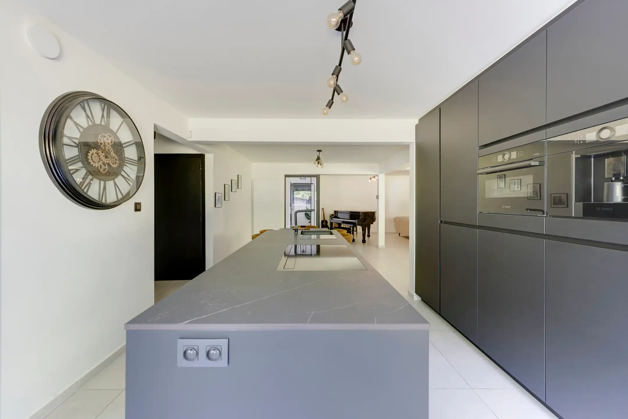 Gerenoveerde woning op een mooi perceel van ca 2.000 m² foto 8
