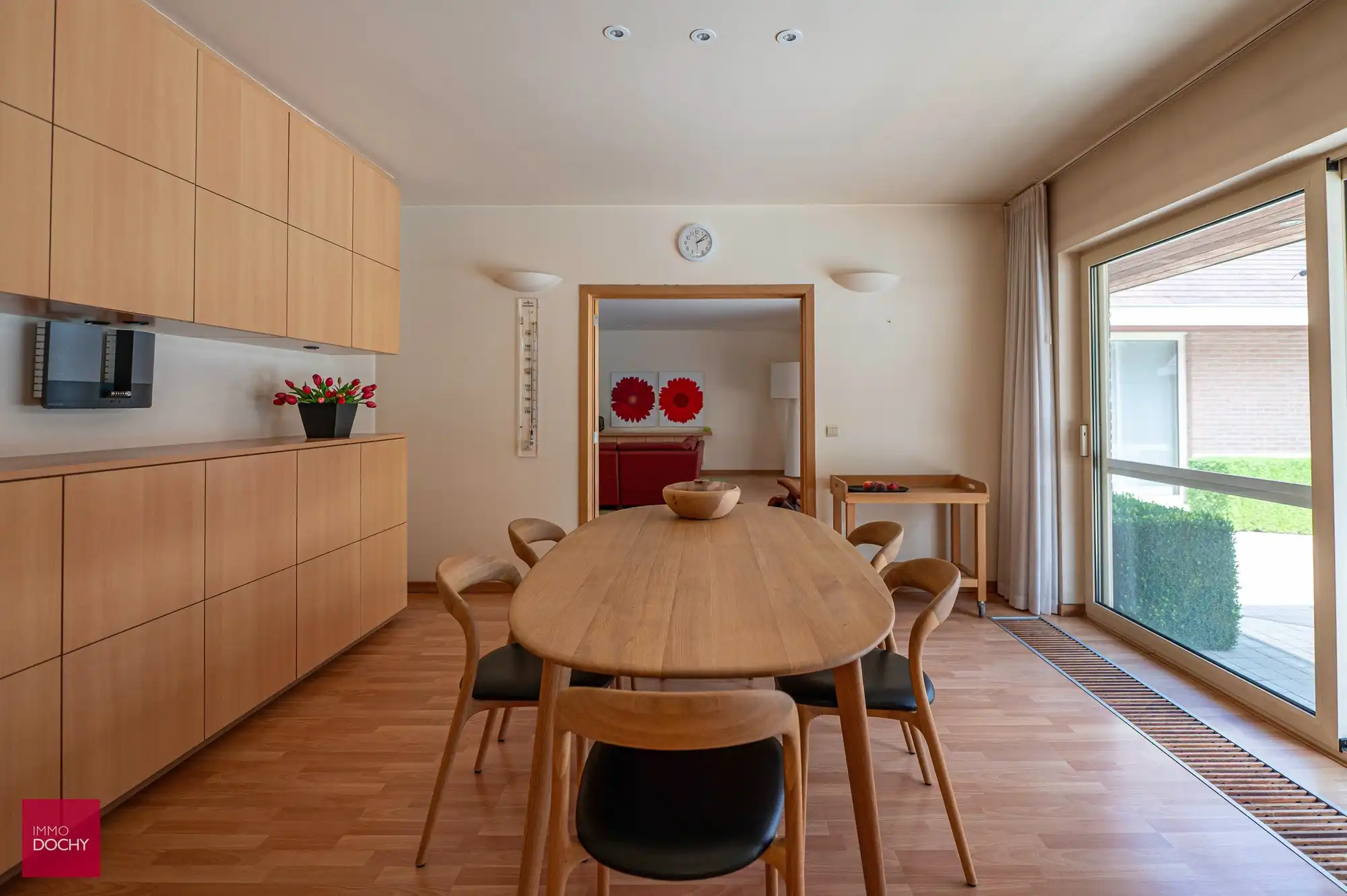 Ruime villa met zwembad nabij ziekenhuis foto 9