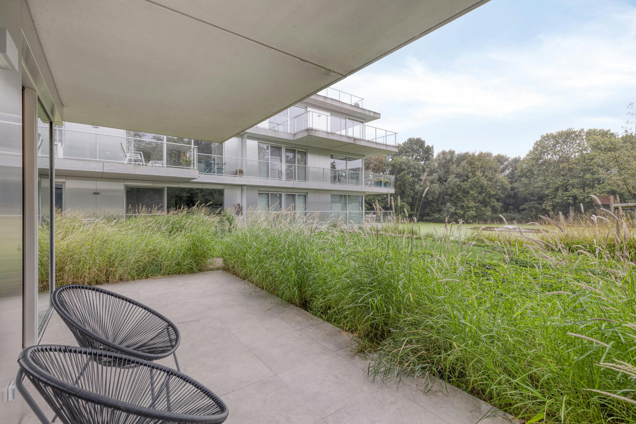 Instapklaar appartement in parktuin nabij hartje Roeselare! foto 16