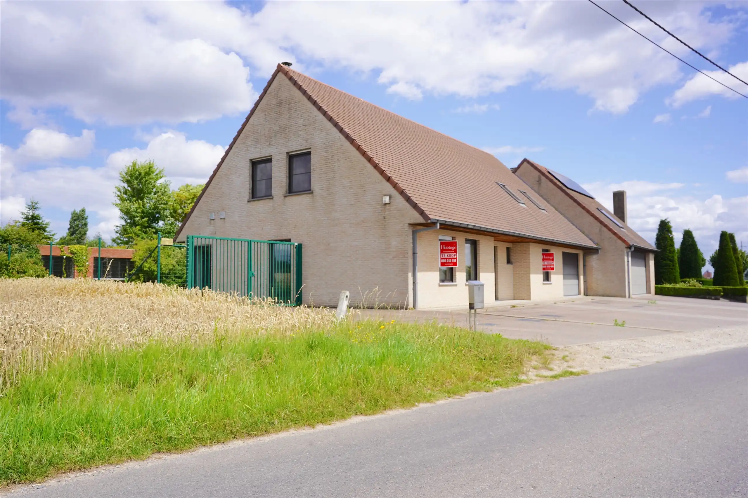 Prachtige halfopen villa met zicht op groen – ruimte, rust en comfort op 952 m² foto {{pictureIndex}}