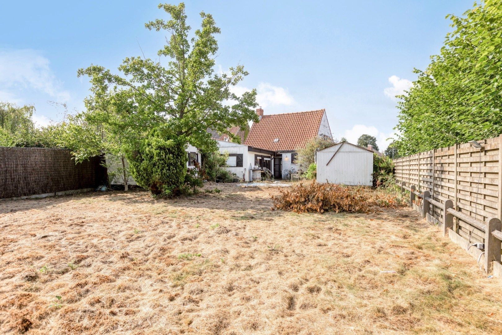 Te renoveren woning op 570 m2 in een rustige buurt! foto 7