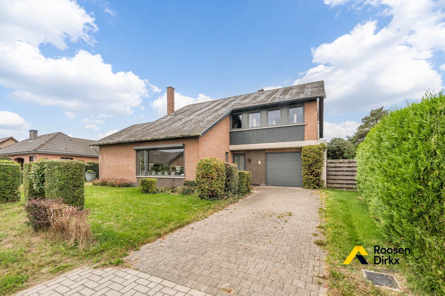 Vrijstaande gezinswoning met 4 slaapkamers op perceel van 78a88ca foto {{pictureIndex}}